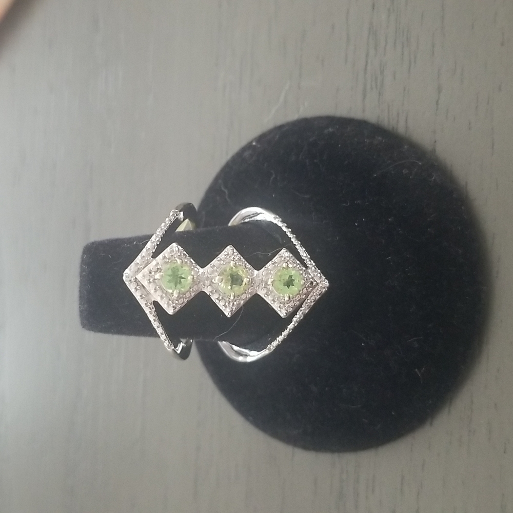 Hebei Peridot ring Size 8 NWT